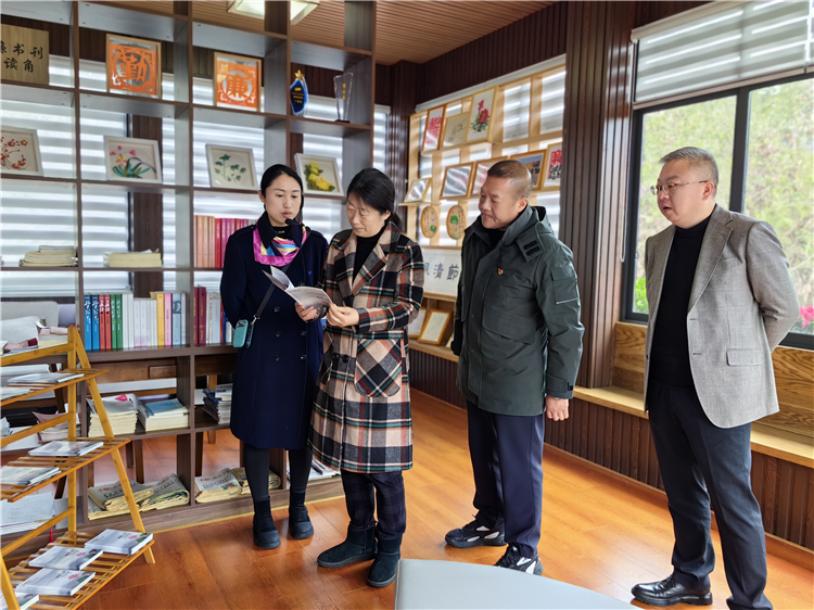 成南公司黨委委員、職工董事、工會主席人選吳華峰調(diào)研成南公司各管理處職工小家建設(shè)工作.jpg